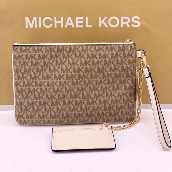 MICHAEL KORS JET SET TRAVEL LG 2 in 1
WRISTLET AND CARD CASE - Picture 3 of 13